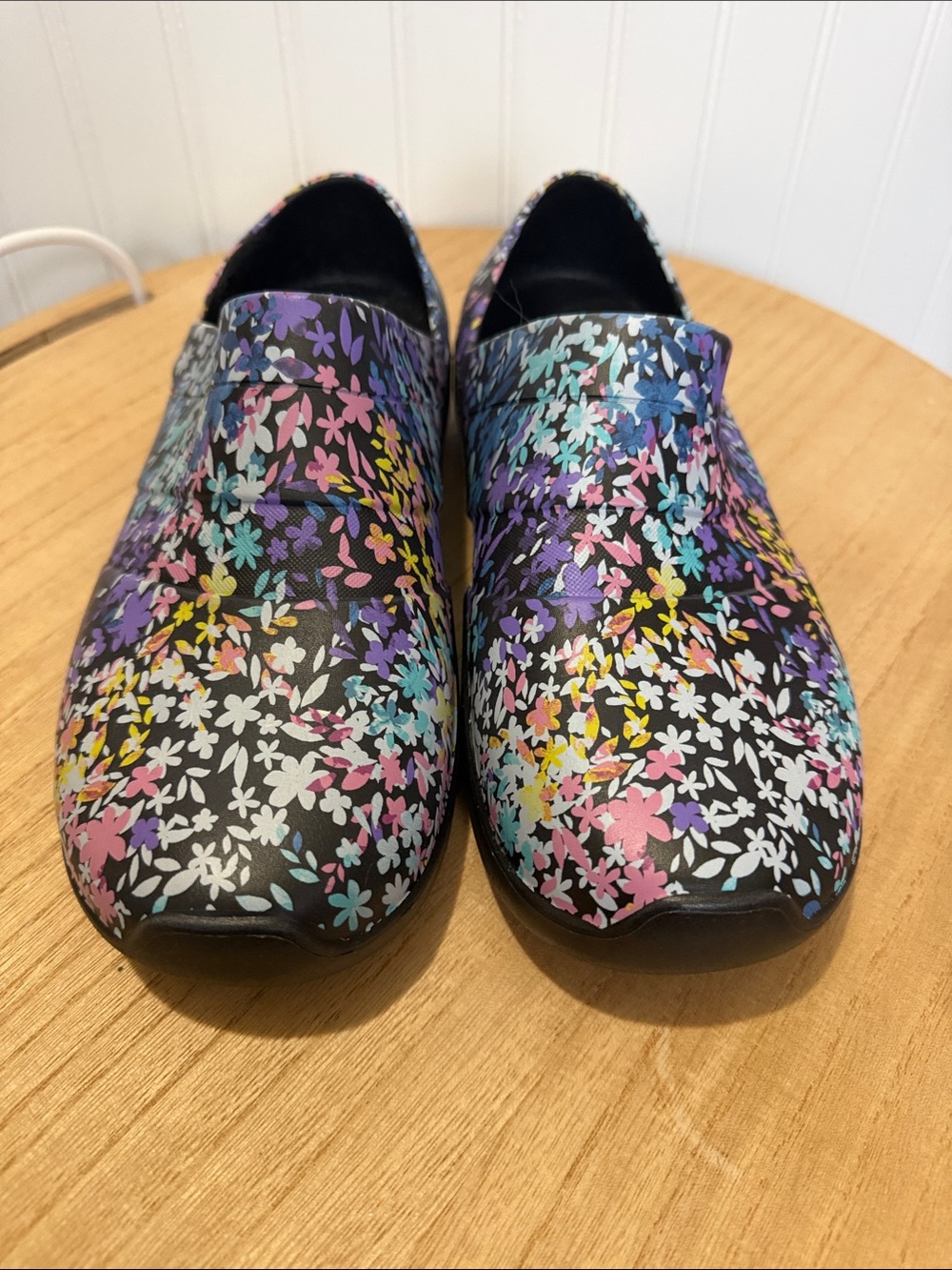 ANYWEAR  10 Black Floral Slip-On Clogs with Multicolor Flowers